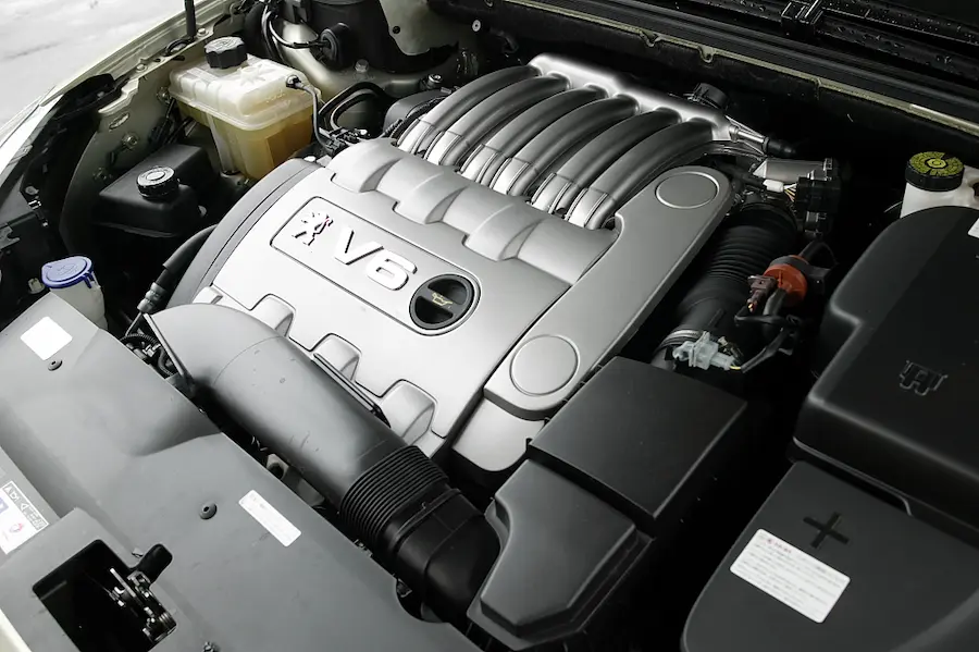 Image of a V6 engine inside a roomy car engine bay